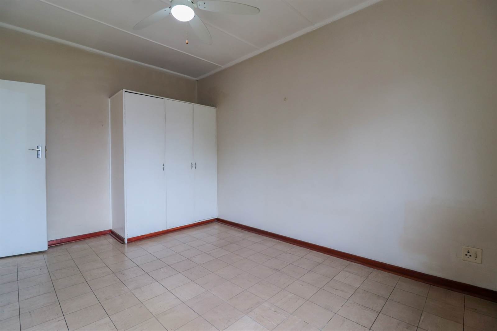 1 Bed Apartment in Pinetown Central photo number 11