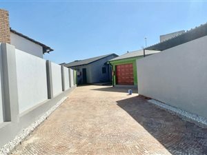 9 Bed House in Orlando West