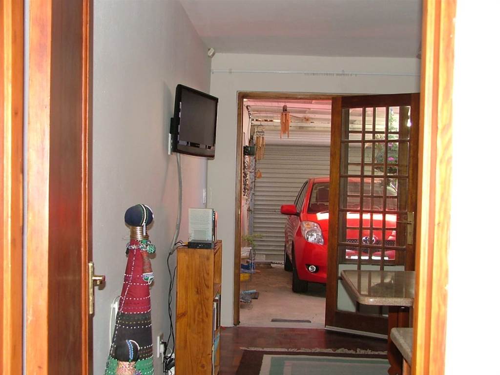 2 Bed House in Parkhurst photo number 15