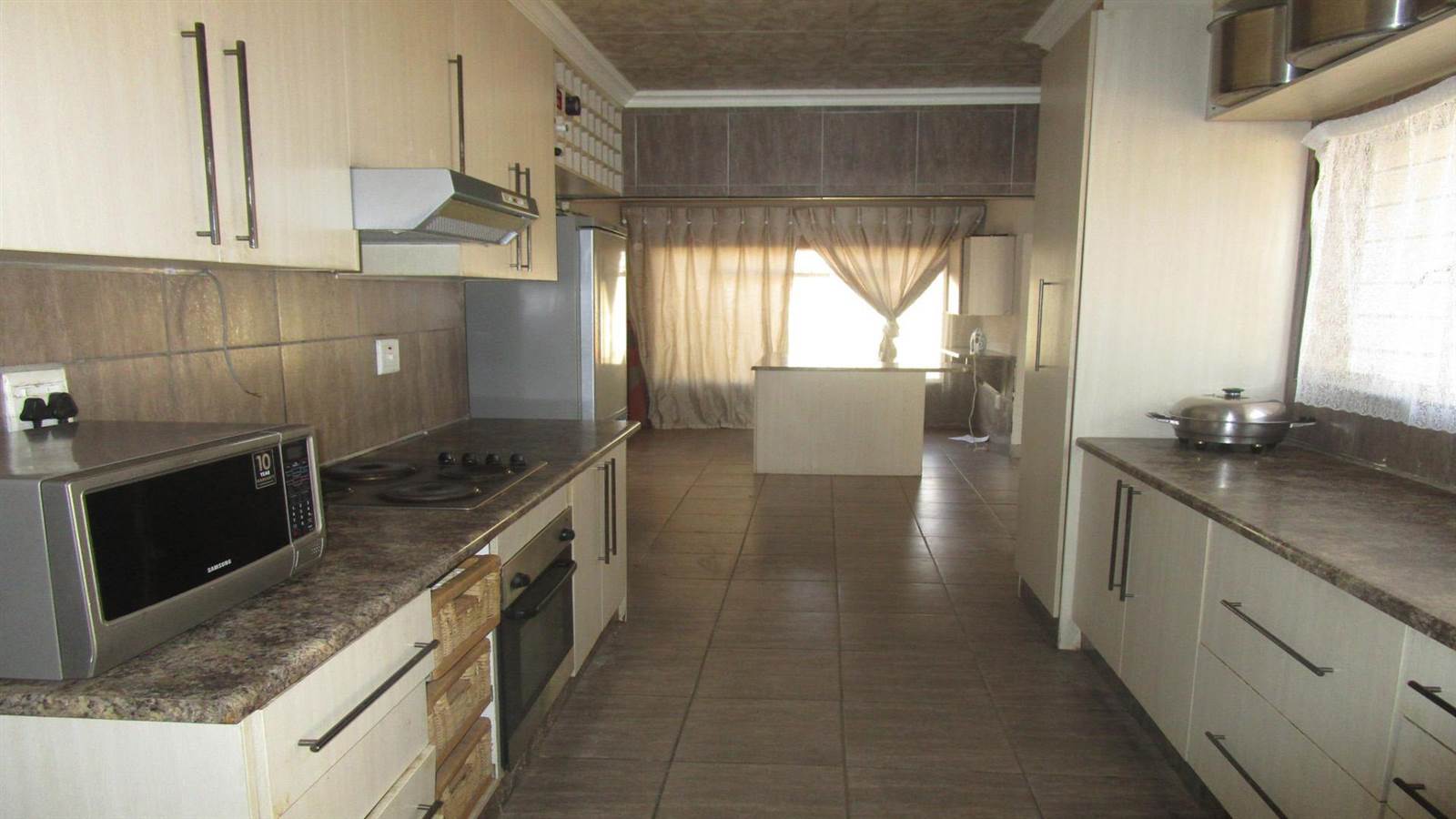 7 Bed House in Randfontein Central photo number 5