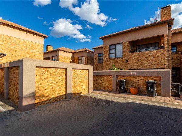2 Bedroom Townhouse 2 Bedroom Townhouse