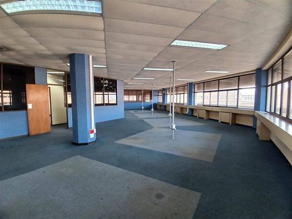 554  m² Office Space