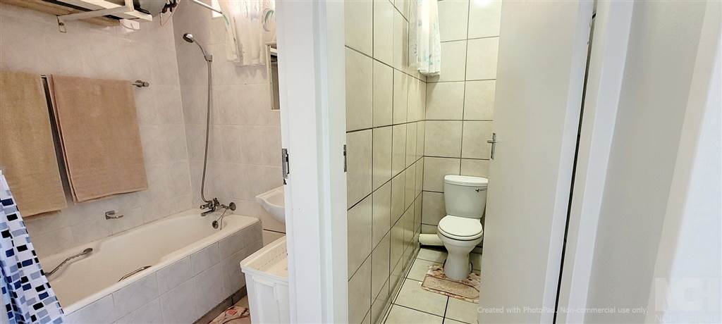 2 Bed Apartment in Uvongo photo number 14