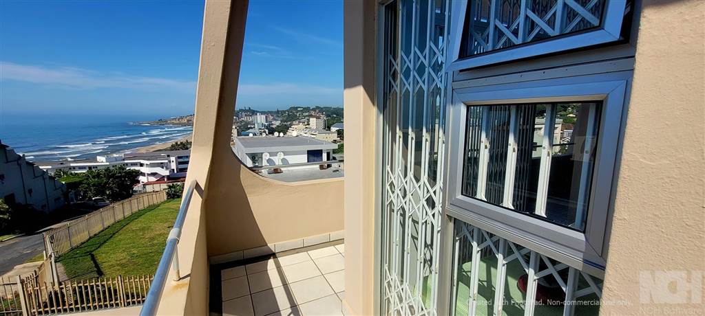 2 Bed Apartment in Uvongo photo number 25