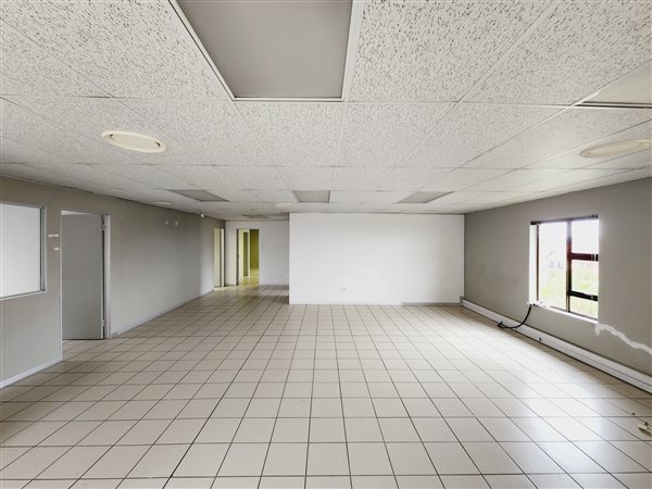 350  m² Commercial space