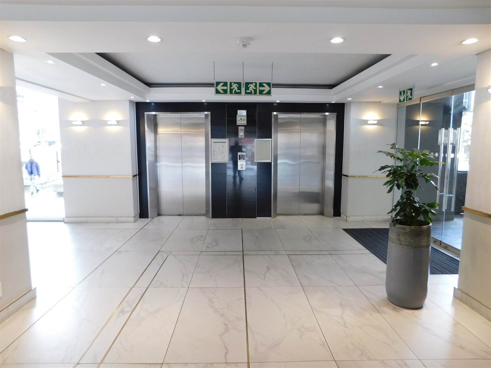 740  m² Commercial space in Rosebank photo number 3