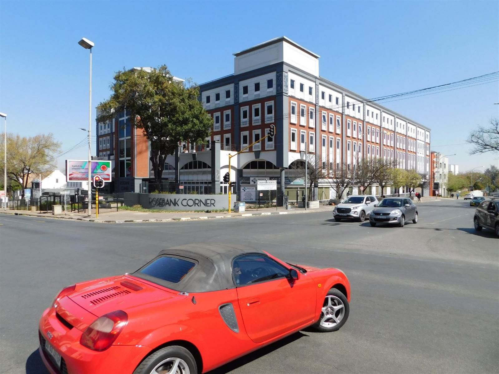 740  m² Commercial space in Rosebank photo number 1
