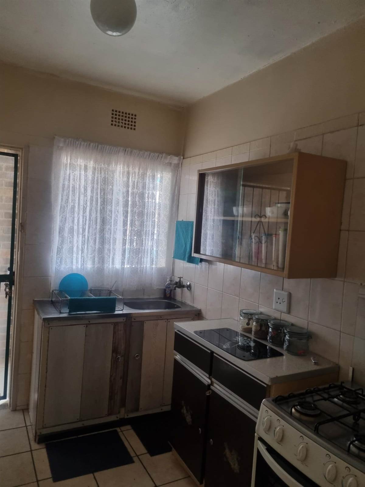 30 Bed Apartment in Vereeniging Central photo number 14