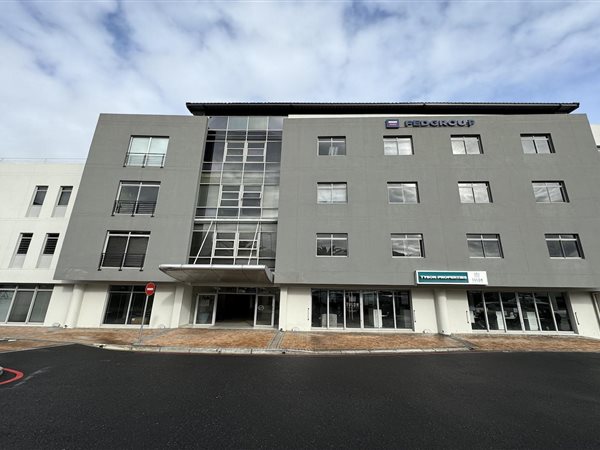 651  m² Commercial space