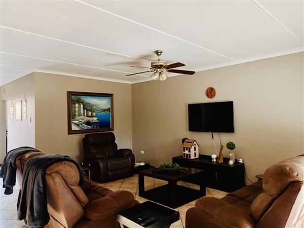 3 Bedroom Townhouse 3 Bedroom Townhouse