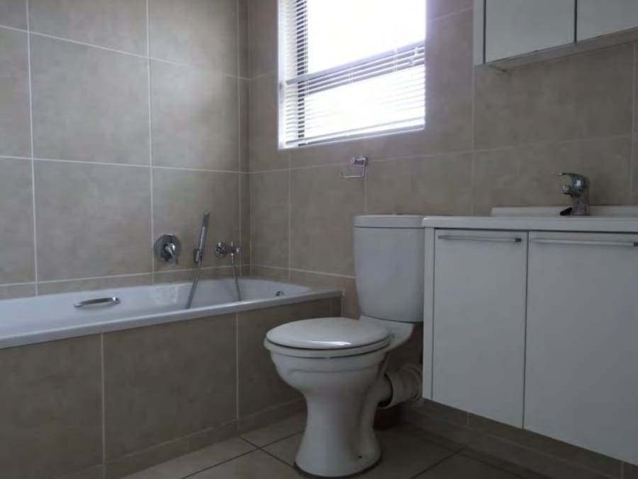 1 Bed Apartment in Sunninghill photo number 12