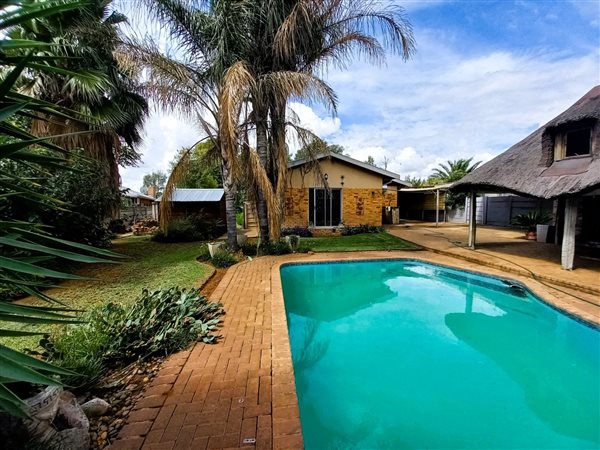 4 Bedroom House 4 Bedroom House