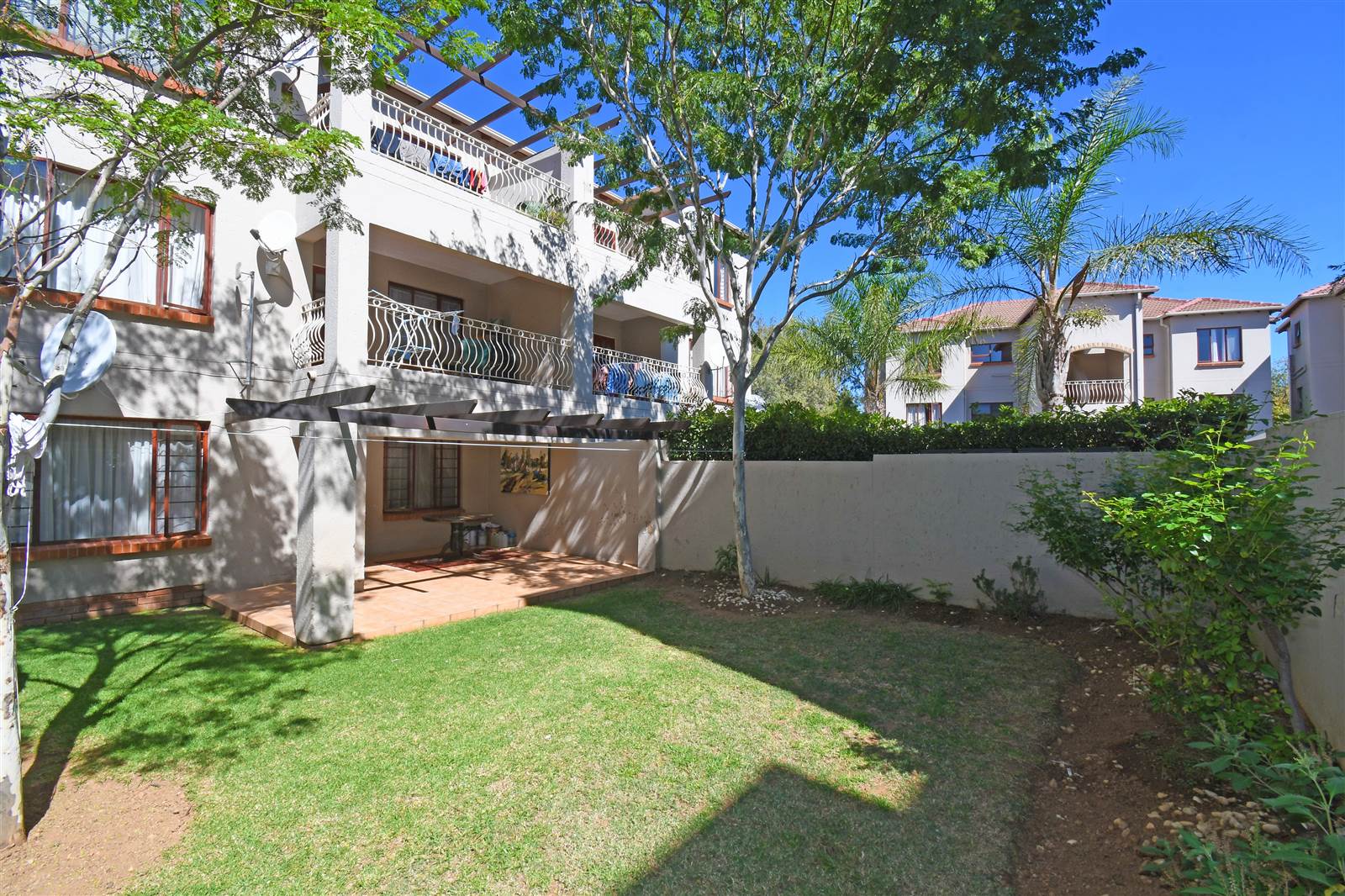 2 Bed Apartment in Sunninghill photo number 1