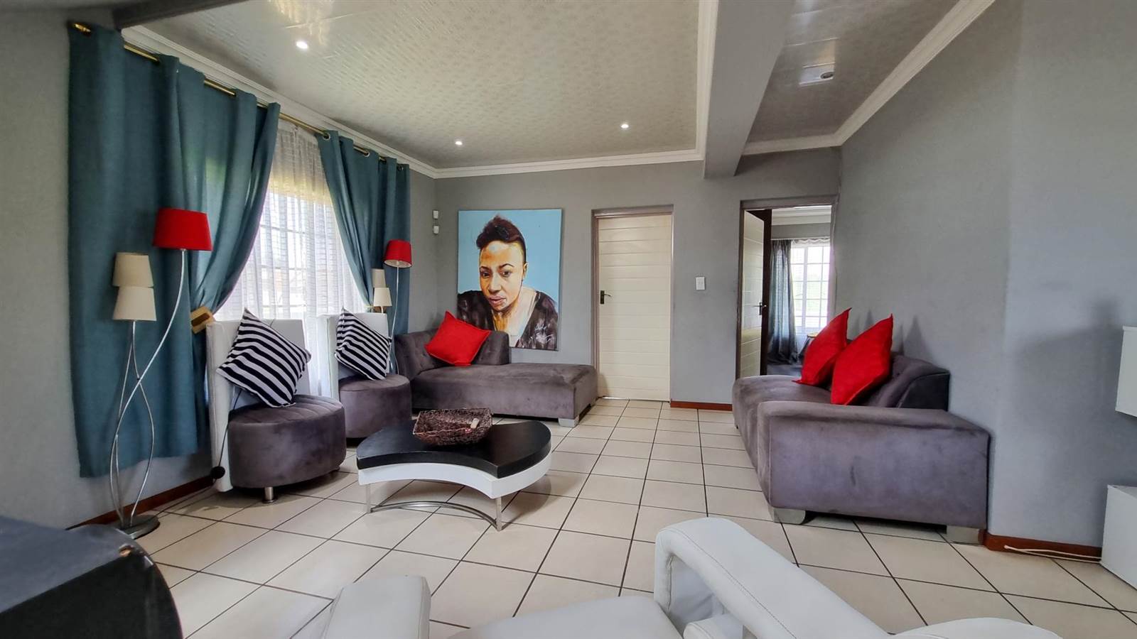 3 Bed House in Middelburg South photo number 9