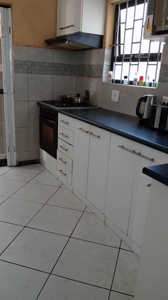 3 Bed House in Strandfontein photo number 7