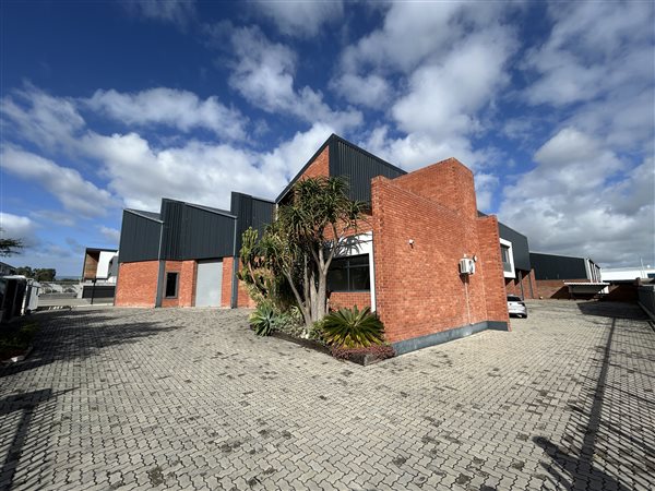 910 m² Industrial space 910 m² Industrial space