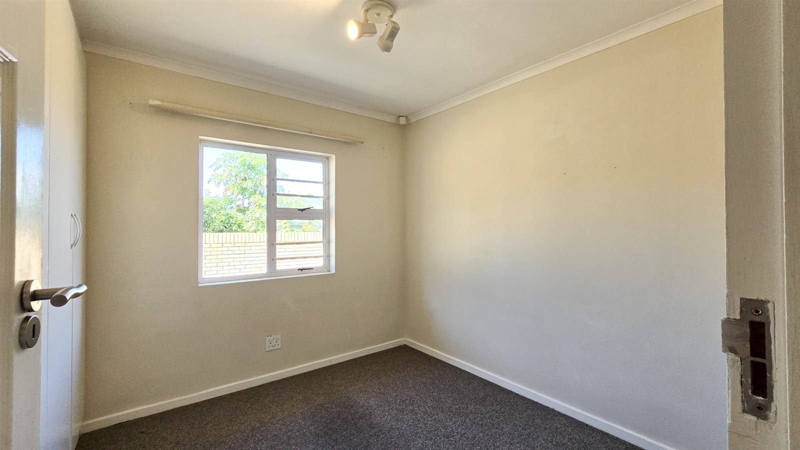 3 Bed Townhouse in Nahoon photo number 14