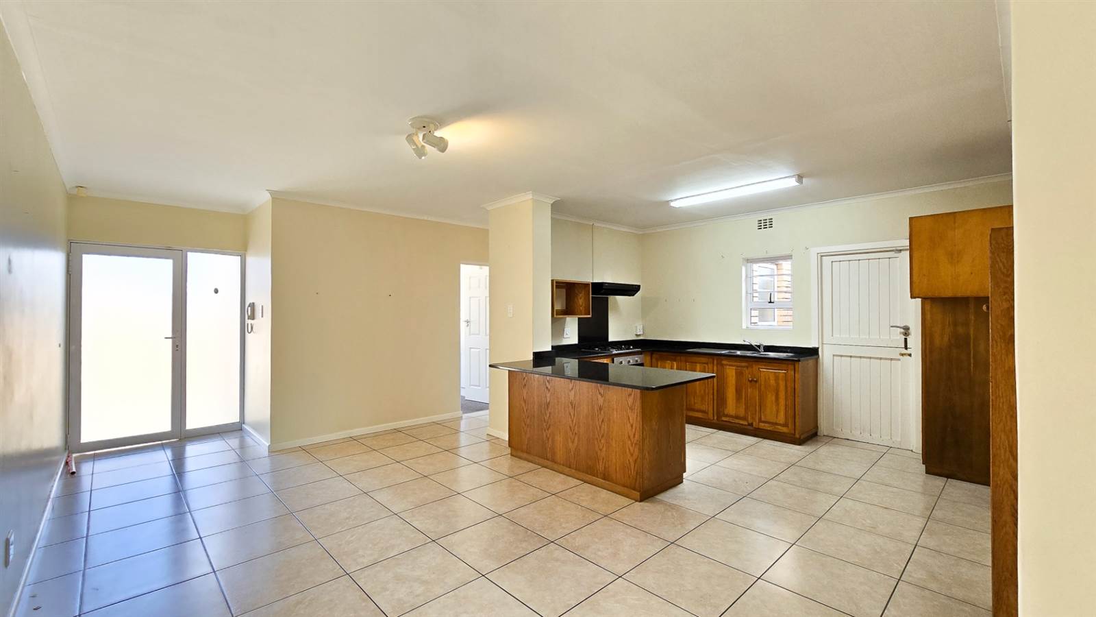 3 Bed Townhouse in Nahoon photo number 8