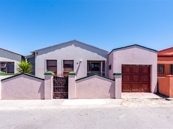 4 Bed House in Mitchells Plain Central