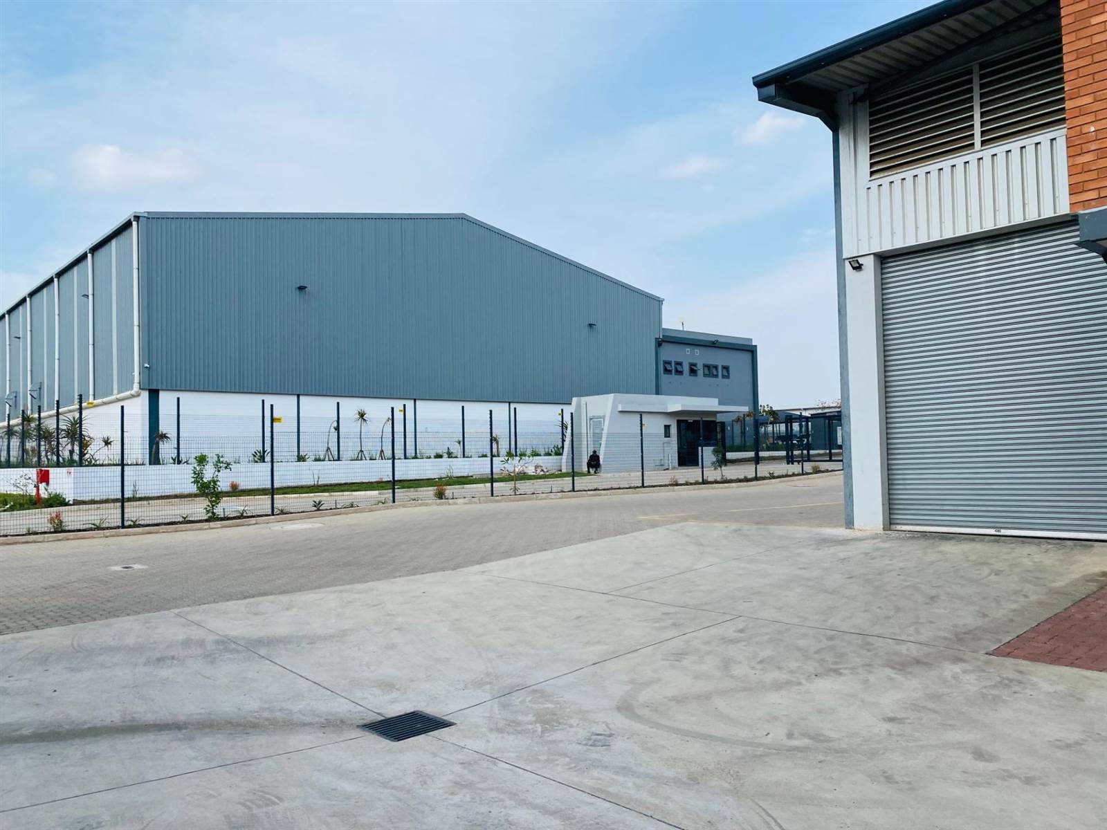 180  m² Industrial space in Cornubia photo number 3