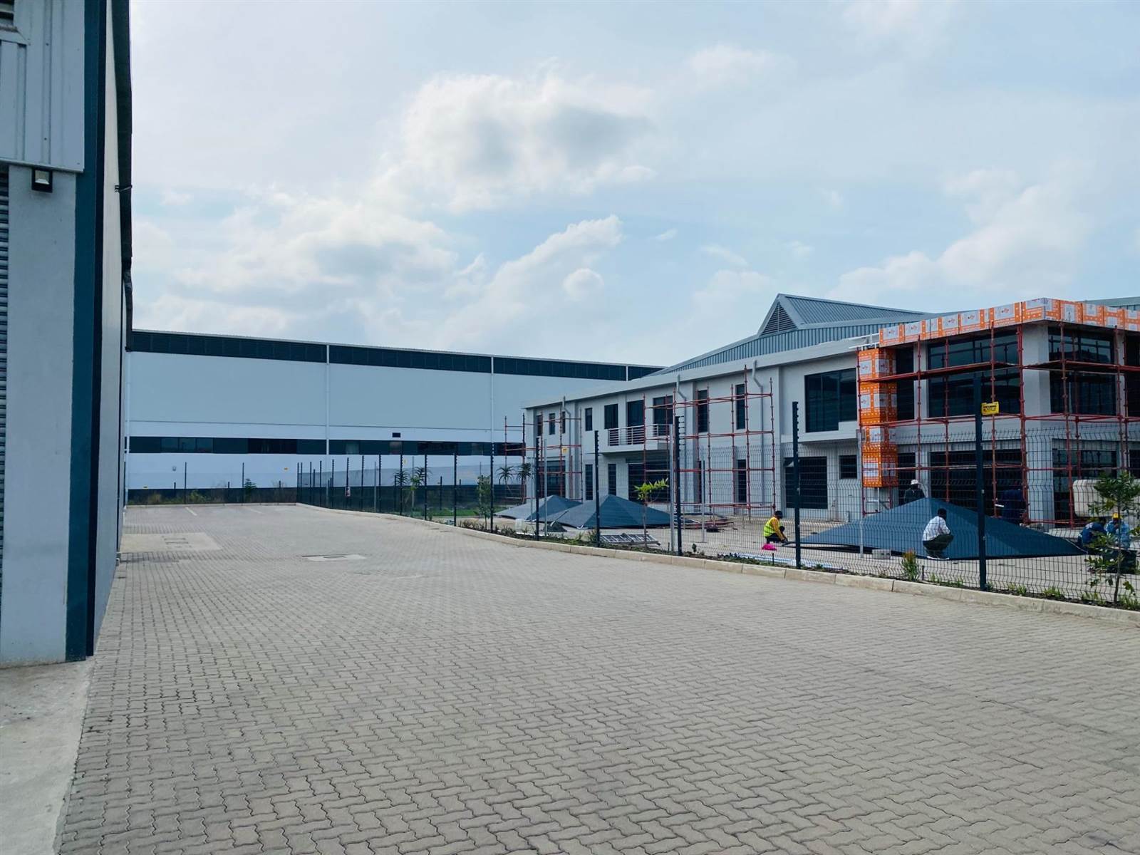 180  m² Industrial space in Cornubia photo number 4