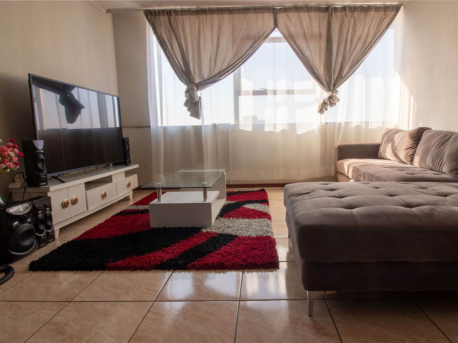 2 Bed Apartment in Randburg Central photo number 5