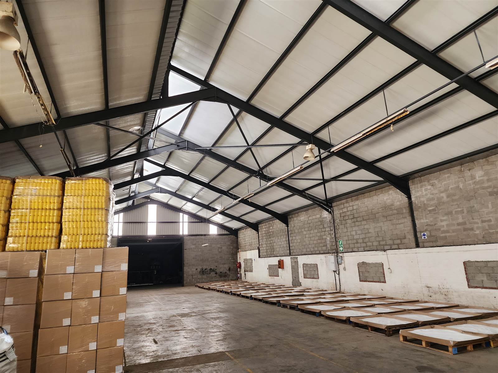 2372  m² Industrial space in Dal Josafat photo number 1