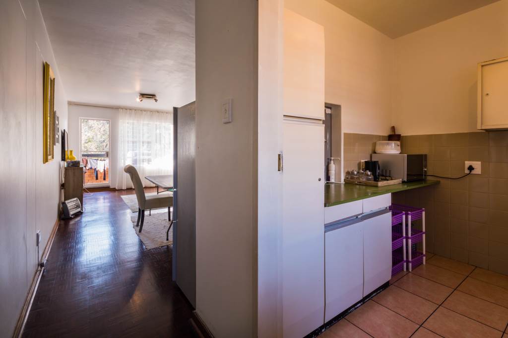 2 Bed Apartment in Malvern East photo number 4