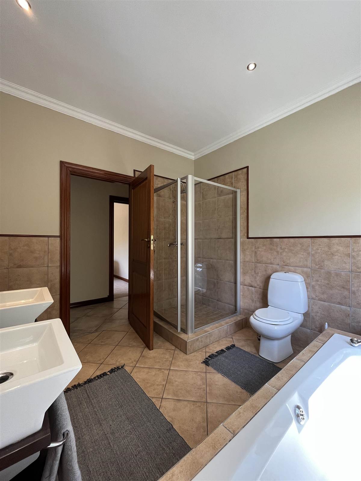 4 Bed House in Kyalami AH photo number 14