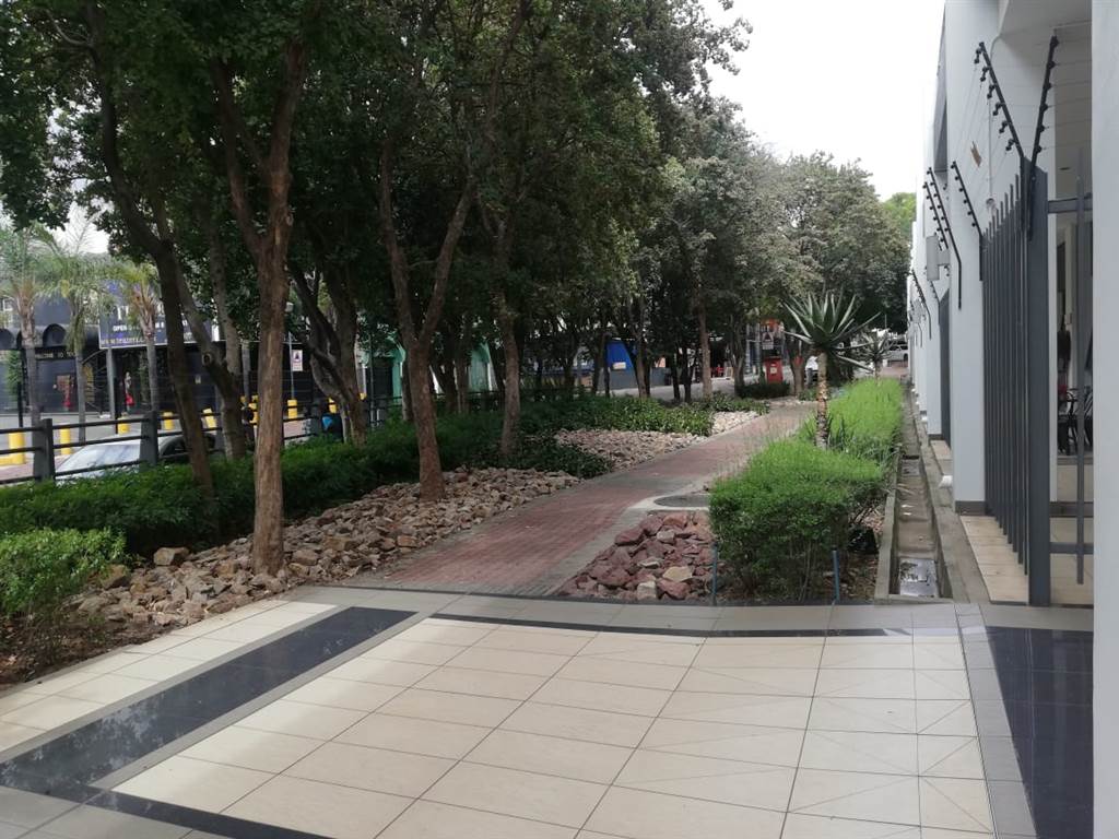 612  m² Commercial space in Rivonia photo number 12