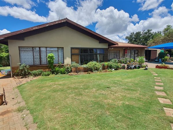 4 Bedroom House 4 Bedroom House