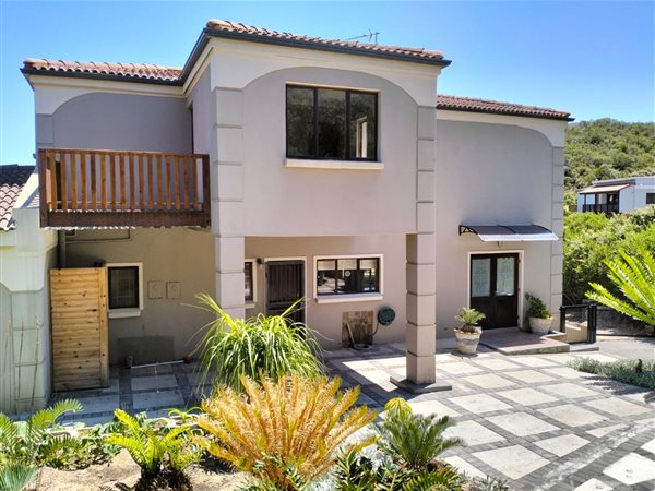 4 Bedroom House 4 Bedroom House