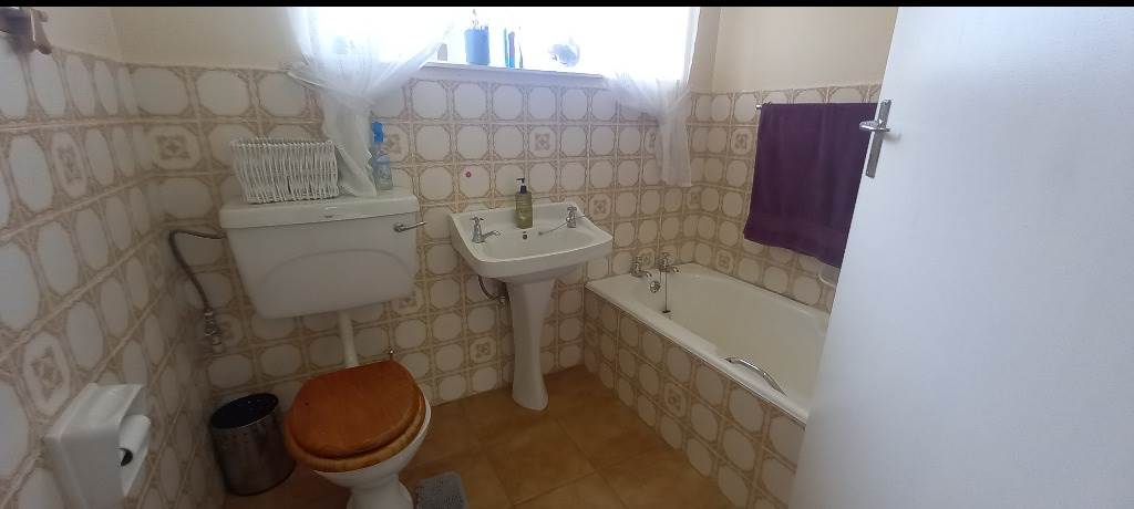 4 Bed House in Carters Glen photo number 23