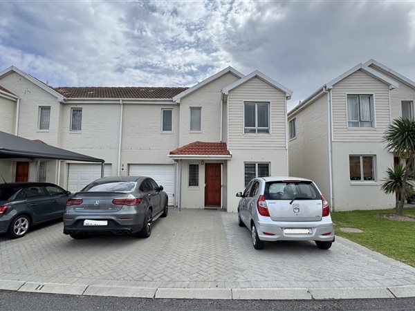 3 Bed Townhouse for sale in Fernwood Estate | T4775733 | Private Property