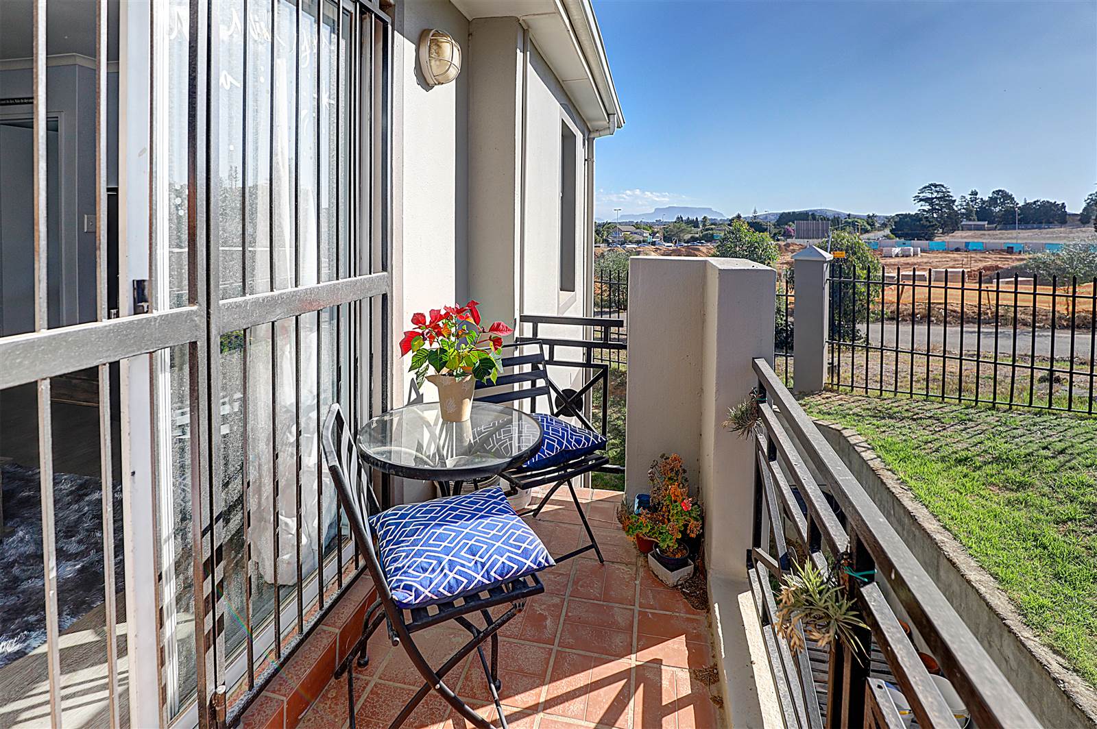 1 Bed Apartment in Vredekloof Heights photo number 6