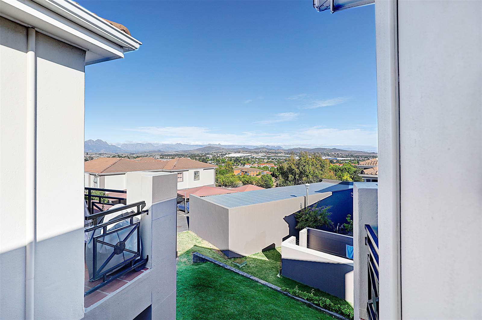 1 Bed Apartment in Vredekloof Heights photo number 7