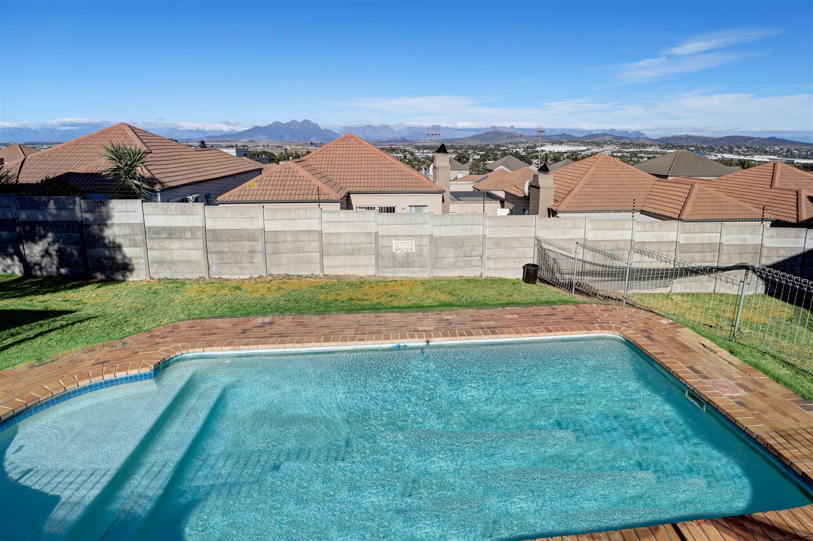 1 Bed Apartment in Vredekloof Heights photo number 14