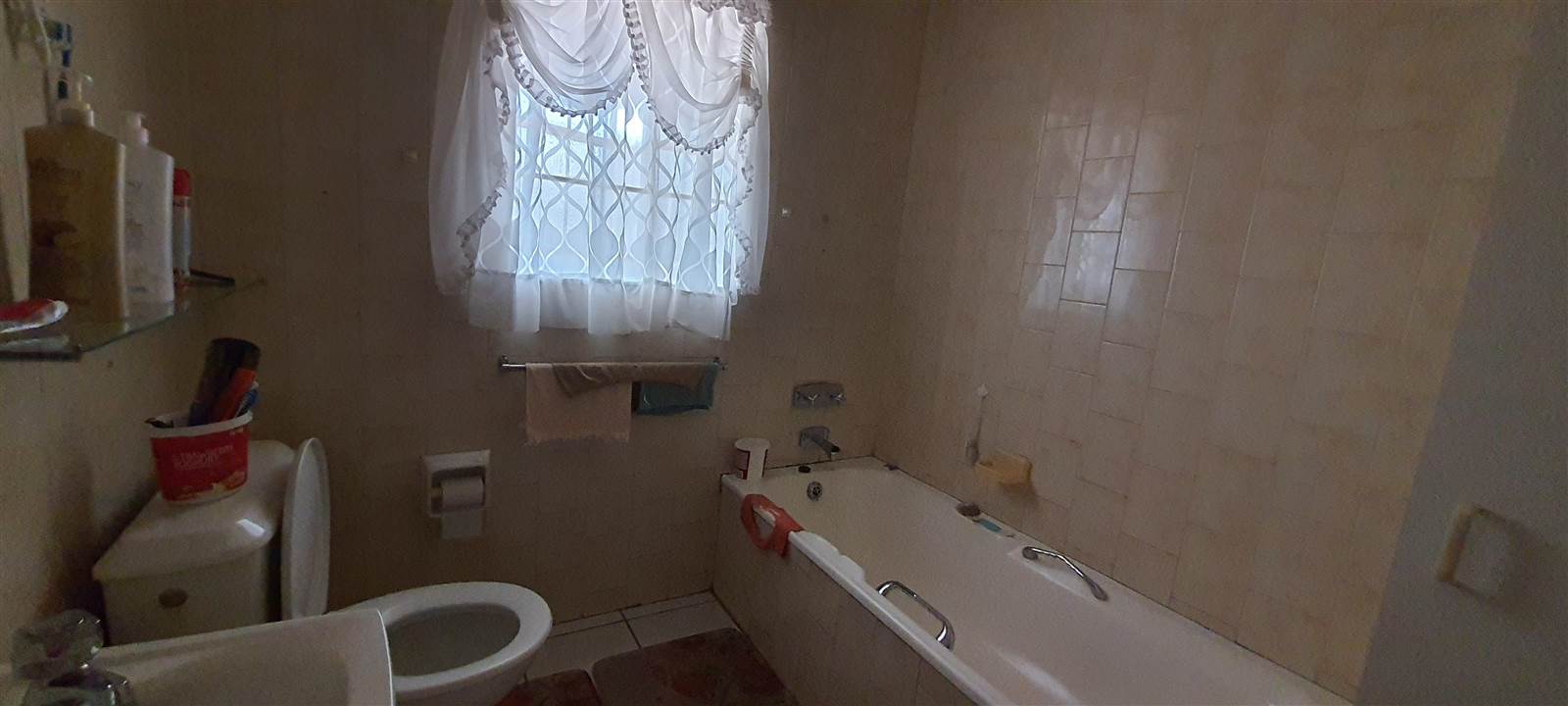 3 Bed Townhouse in Standerton Central photo number 6