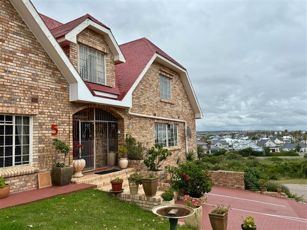 4 Bed House in Aston Bay