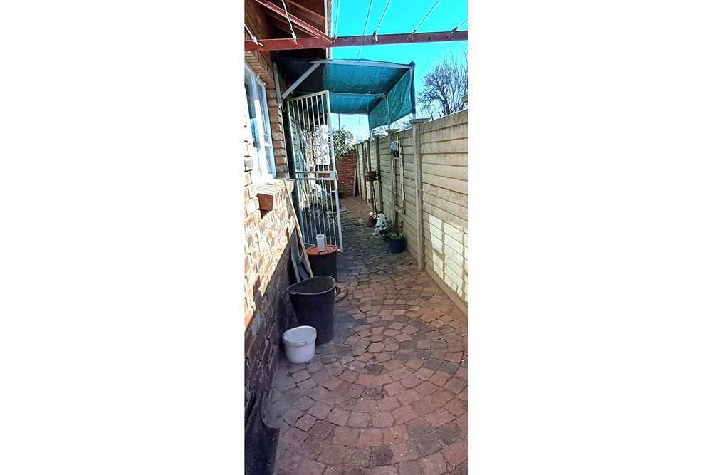 2 Bed Townhouse in Parys photo number 19