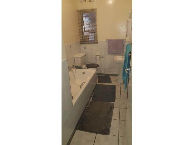 2 Bed Townhouse in Rustenburg Central photo number 10