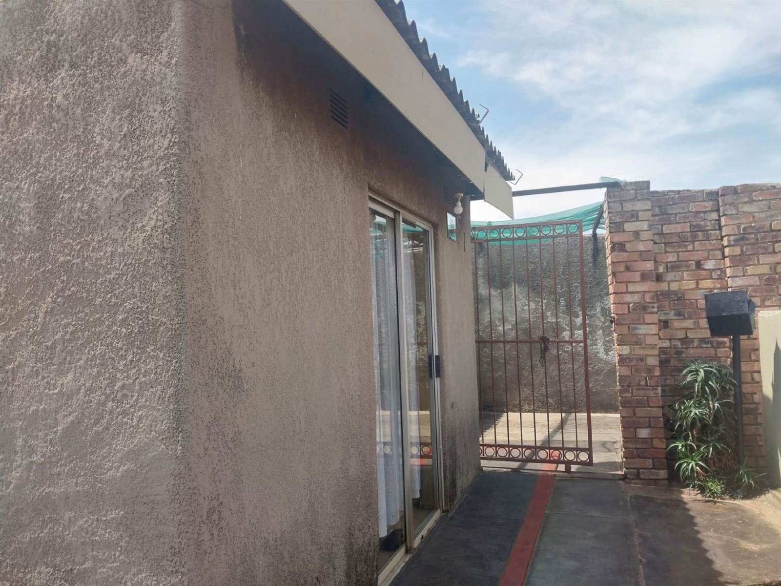 2 Bed House in Kwa Thema photo number 1