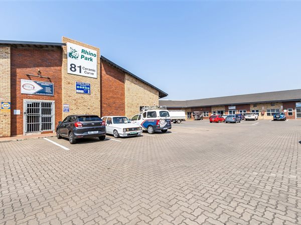 285  m² Commercial space in Alton