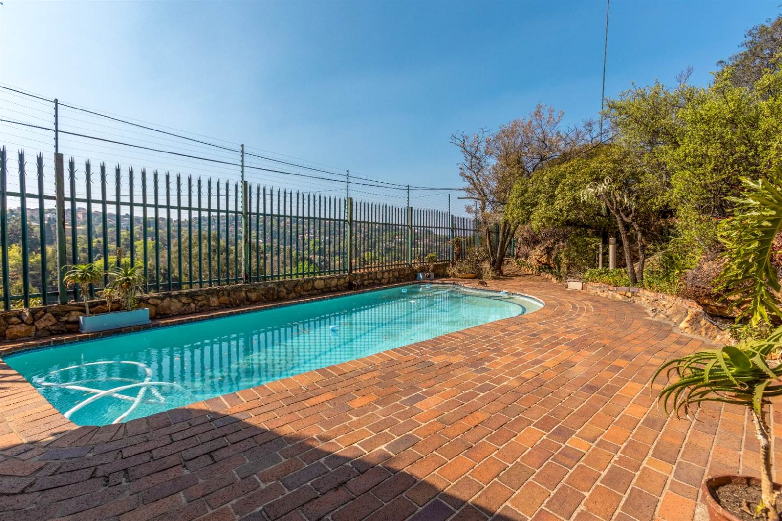 4 Bed House in Northcliff photo number 28