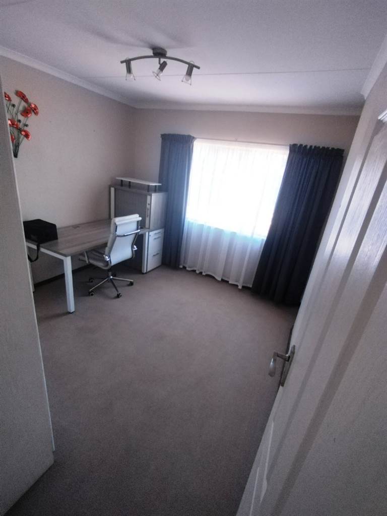 2 Bed Townhouse in Hennopspark photo number 25