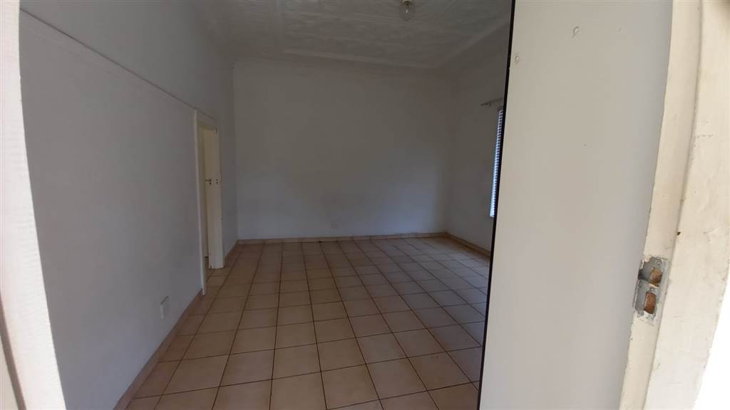 2 Bed Apartment in Northmead photo number 19