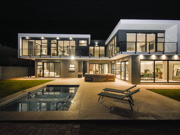 4 Bedroom House 4 Bedroom House