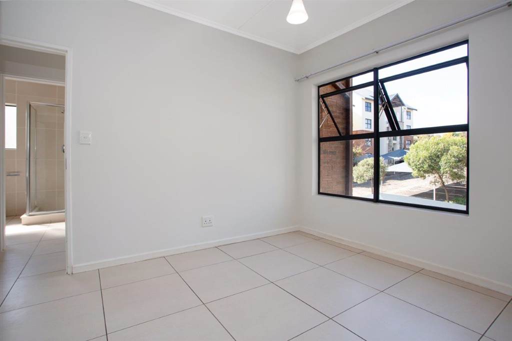 3 Bed Apartment in Kyalami photo number 17