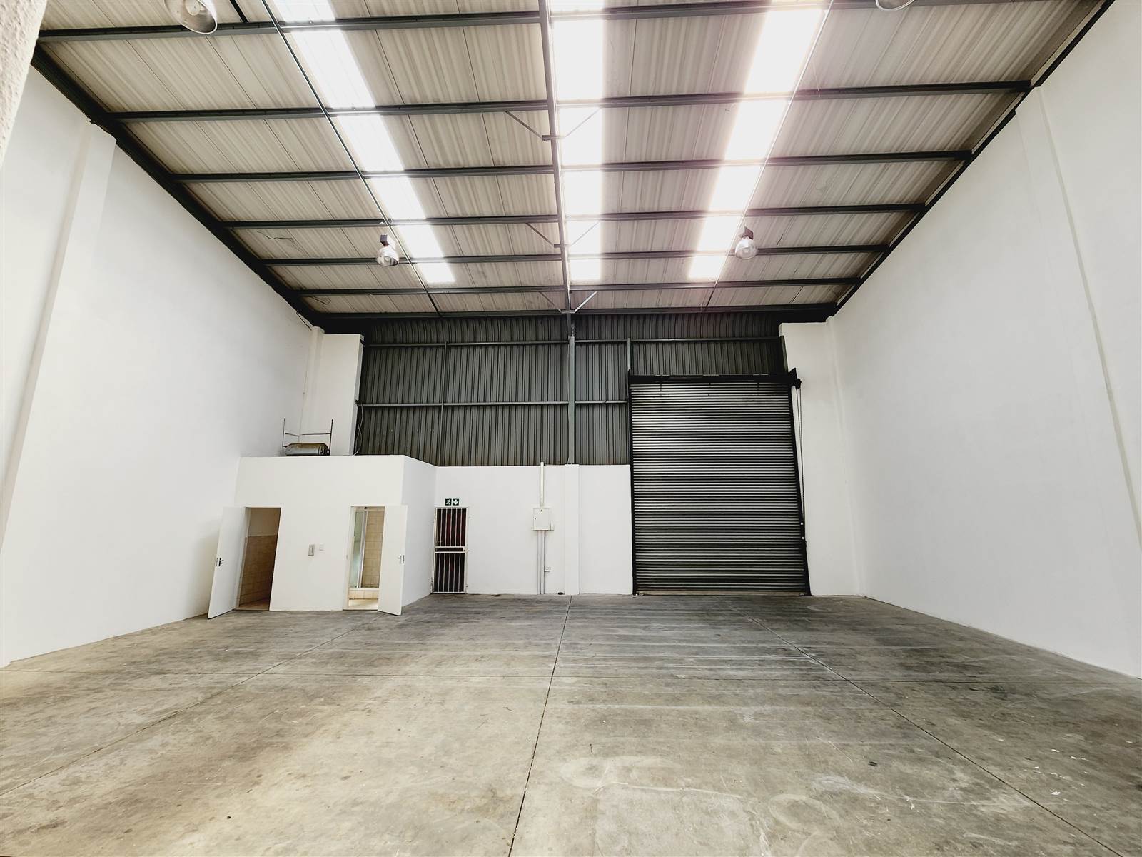 624  m² Industrial space in North Riding photo number 1