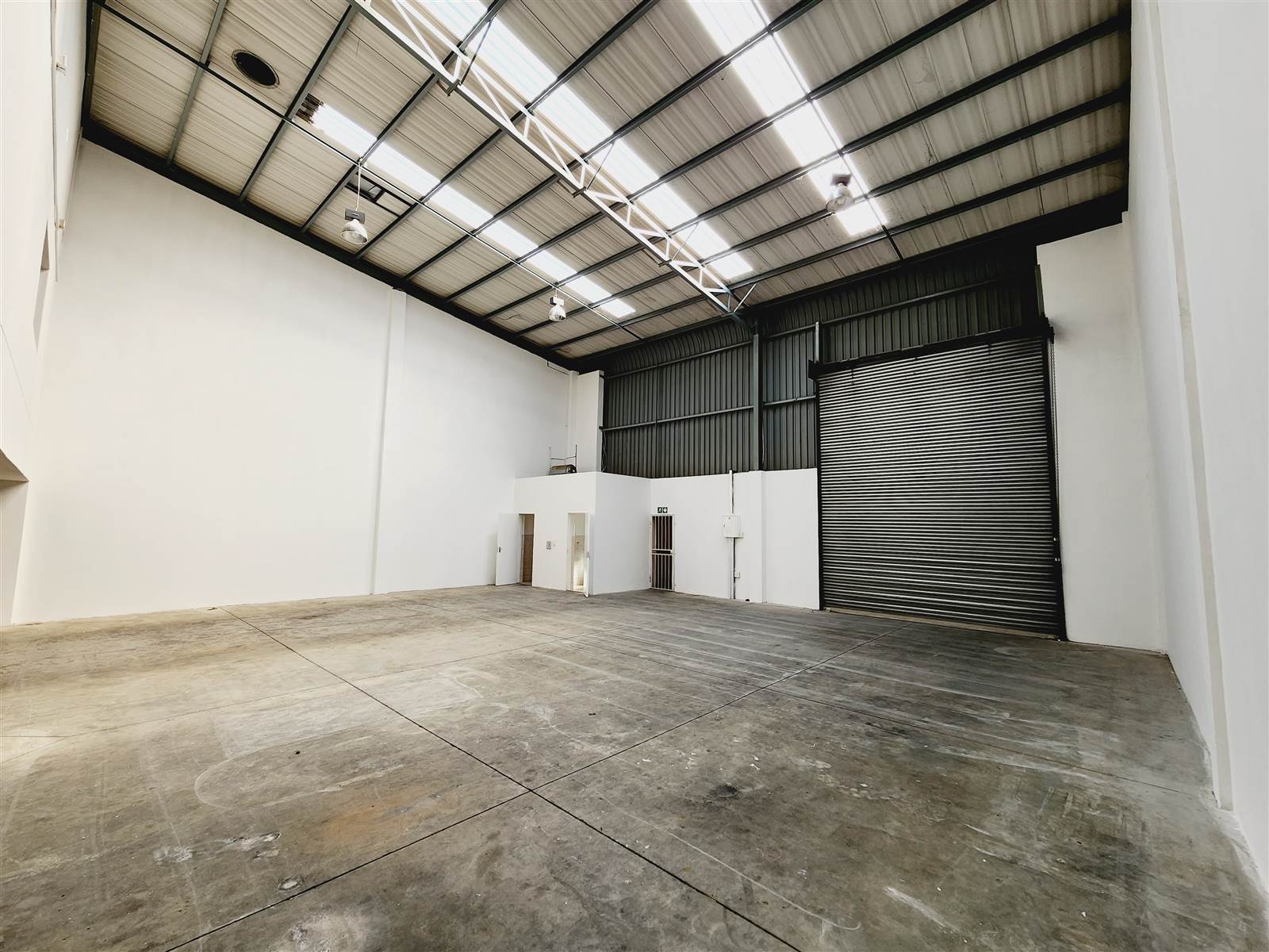 624  m² Industrial space in North Riding photo number 2